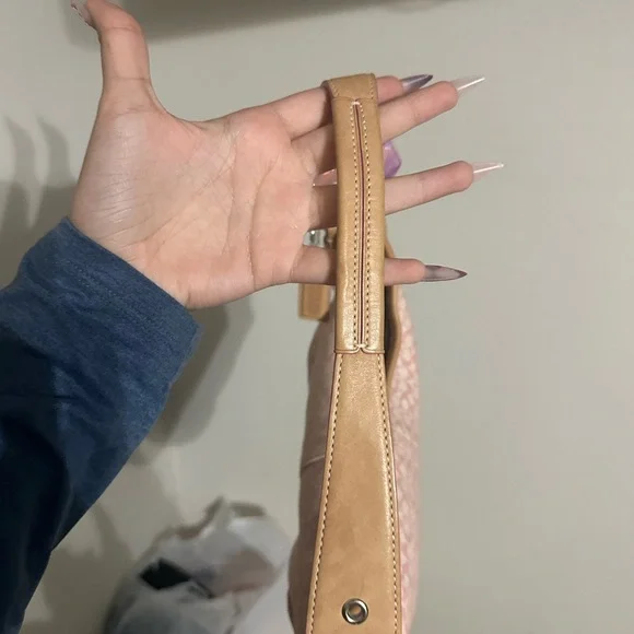 COACH Hobo Mini Signature One-Shoulder Bag Pink Leather Canvas
6351 - Picture 7 of 9